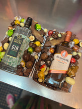 Load image into Gallery viewer, Gin Deluxe Chocolate Share Tray
