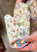 Load image into Gallery viewer, Vintage 1960's | Elves in the Forest Apron &amp; Oven Mitt
