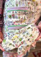 Load image into Gallery viewer, Vintage 1960's | Elves in the Forest Apron &amp; Oven Mitt
