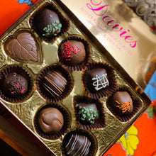 Load image into Gallery viewer, Davies Gold Chocolate Box 140g
